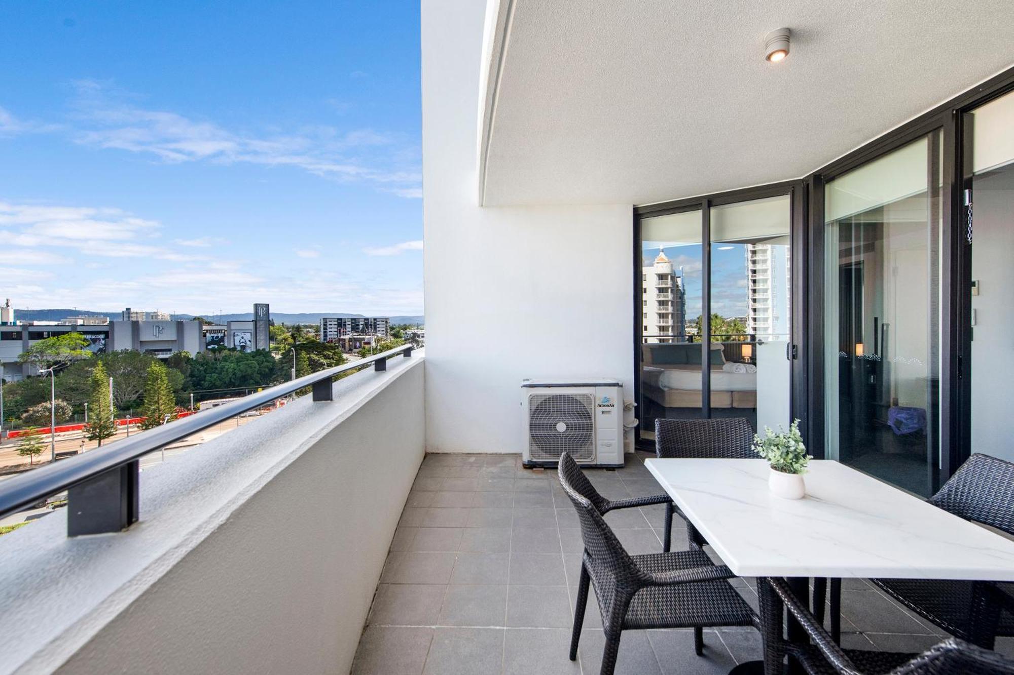 Sierra Grand Broadbeach - Self Contained & Privately Managed Apartments Guldkusten Exteriör bild